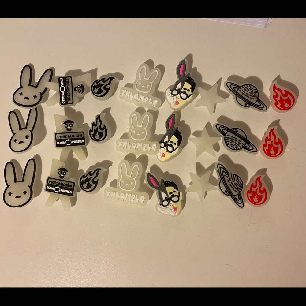 BAD BUNNY GLOW IN THE DARK CROC CHARMS
